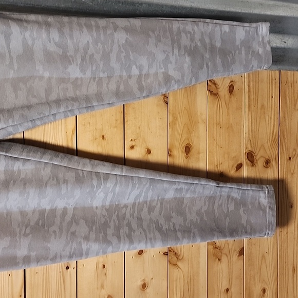 Alphalete Core Joggers Silver Camo - Men's Size Small - Picture 2 of 11